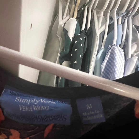 Simply Vera top by Vera Wang - Picture 2 of 2